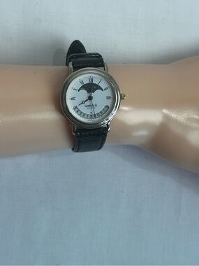 VTG Watch It Moonphase Style Quartz Watch Black Leather Celestial Lunar